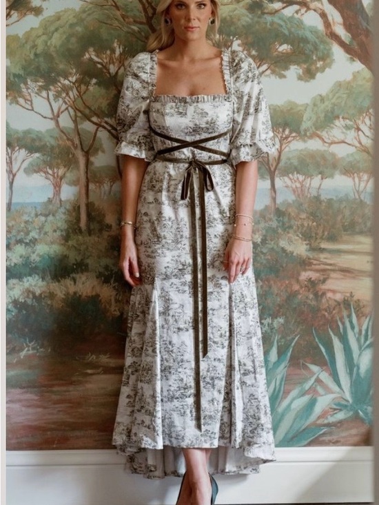 ANTONIO MELANI Dresses & Skirts - ANTONIO MELANI Ivory Toile High-Low Maxi Dress with Olive Sash